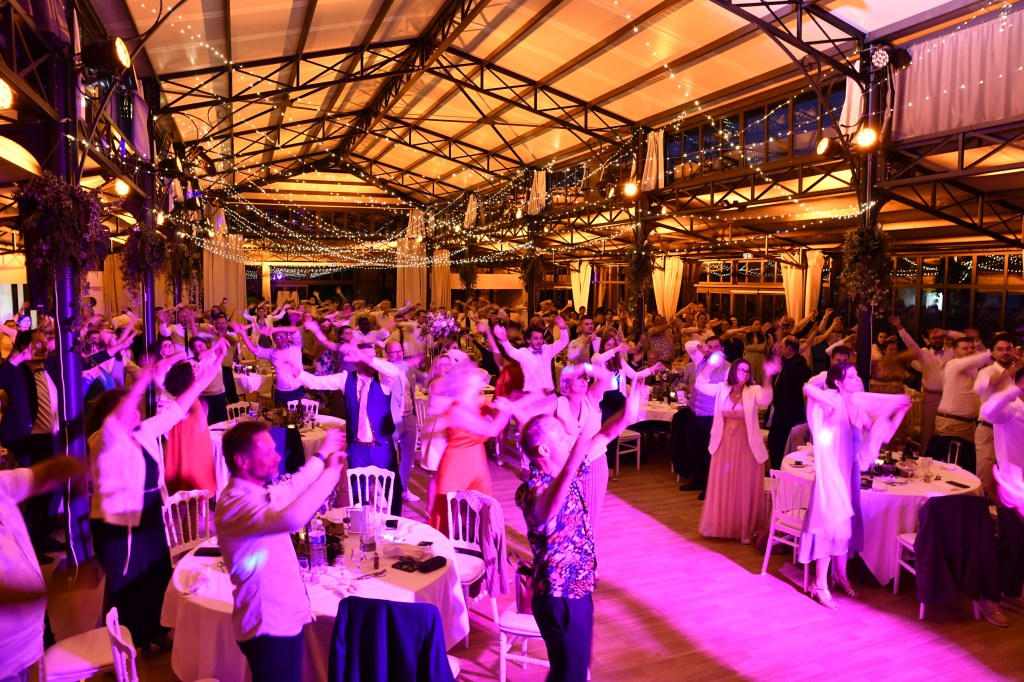 3 manières de faire danser tes invité.e.s à ton&nbsp;mariage